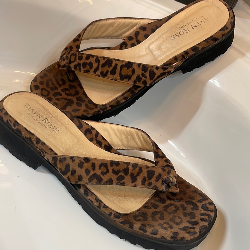 Taryn Rose Brown and black Sandals. NEW condition